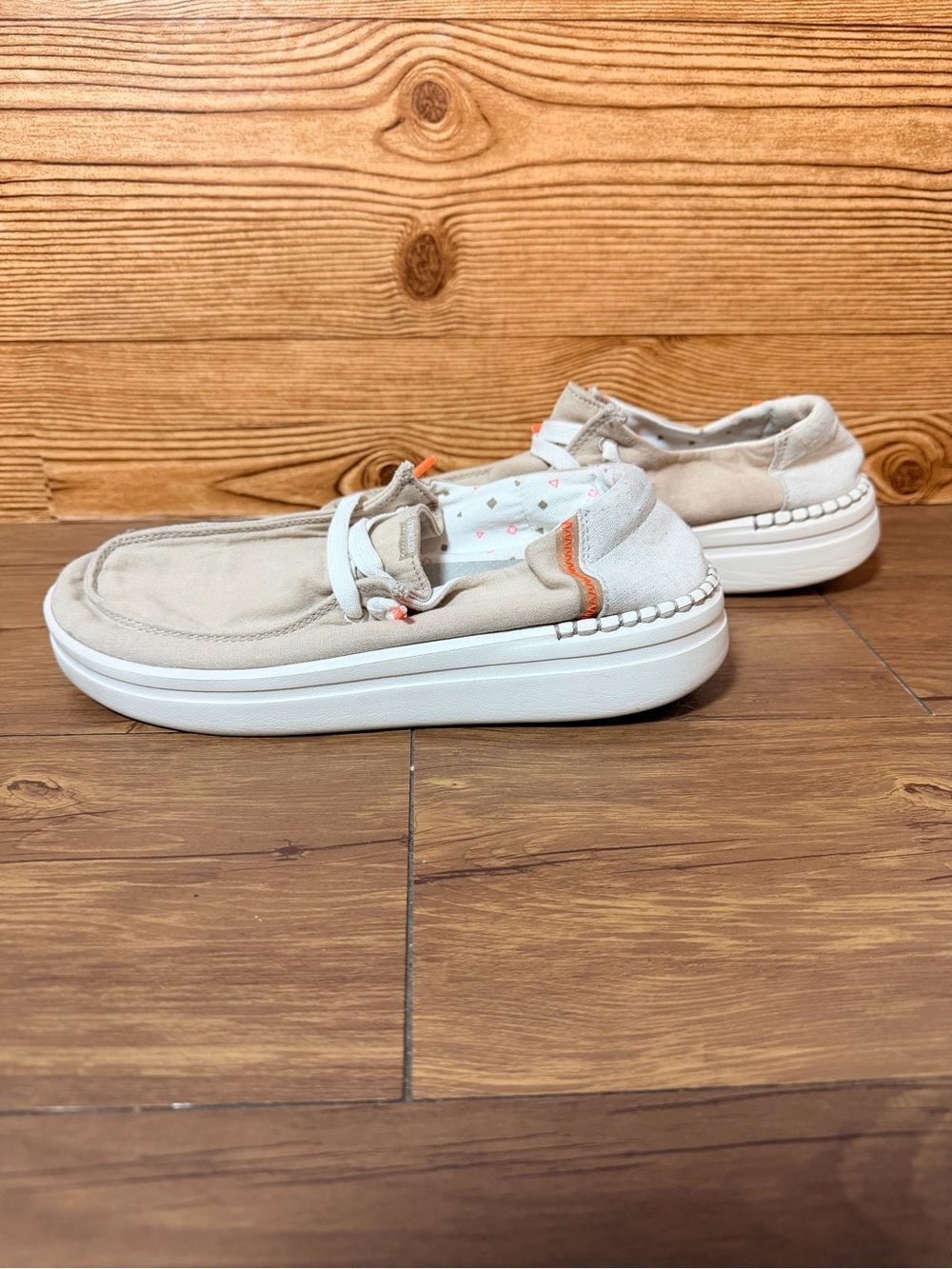 Hey Dude Womens Wendy Rise Chambray Sandshell Slip On Shoes Size 8 Tan Cream